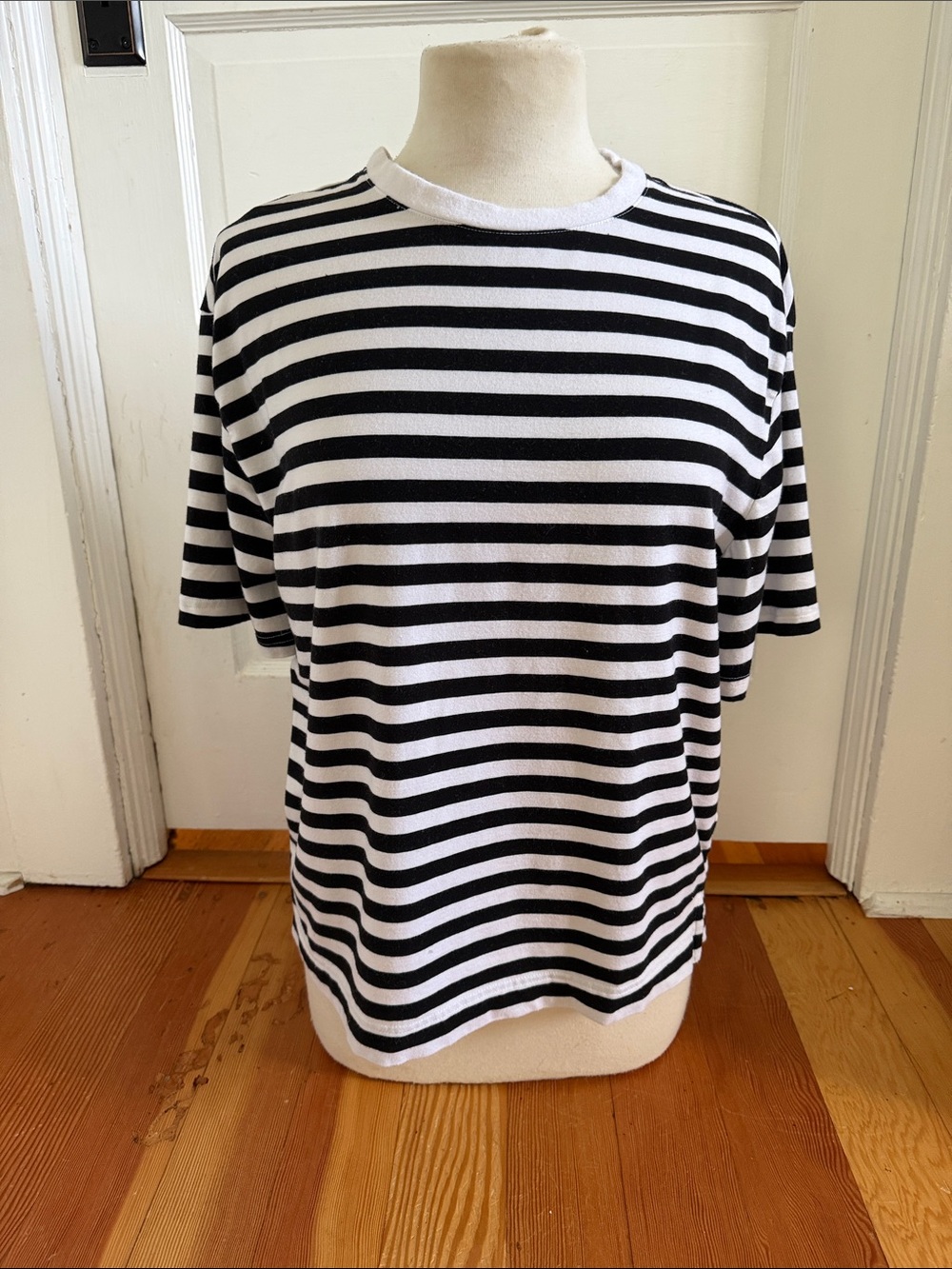 Nordstrom Short Sleeve Black White‎ Striped Tee Shirt Medium
